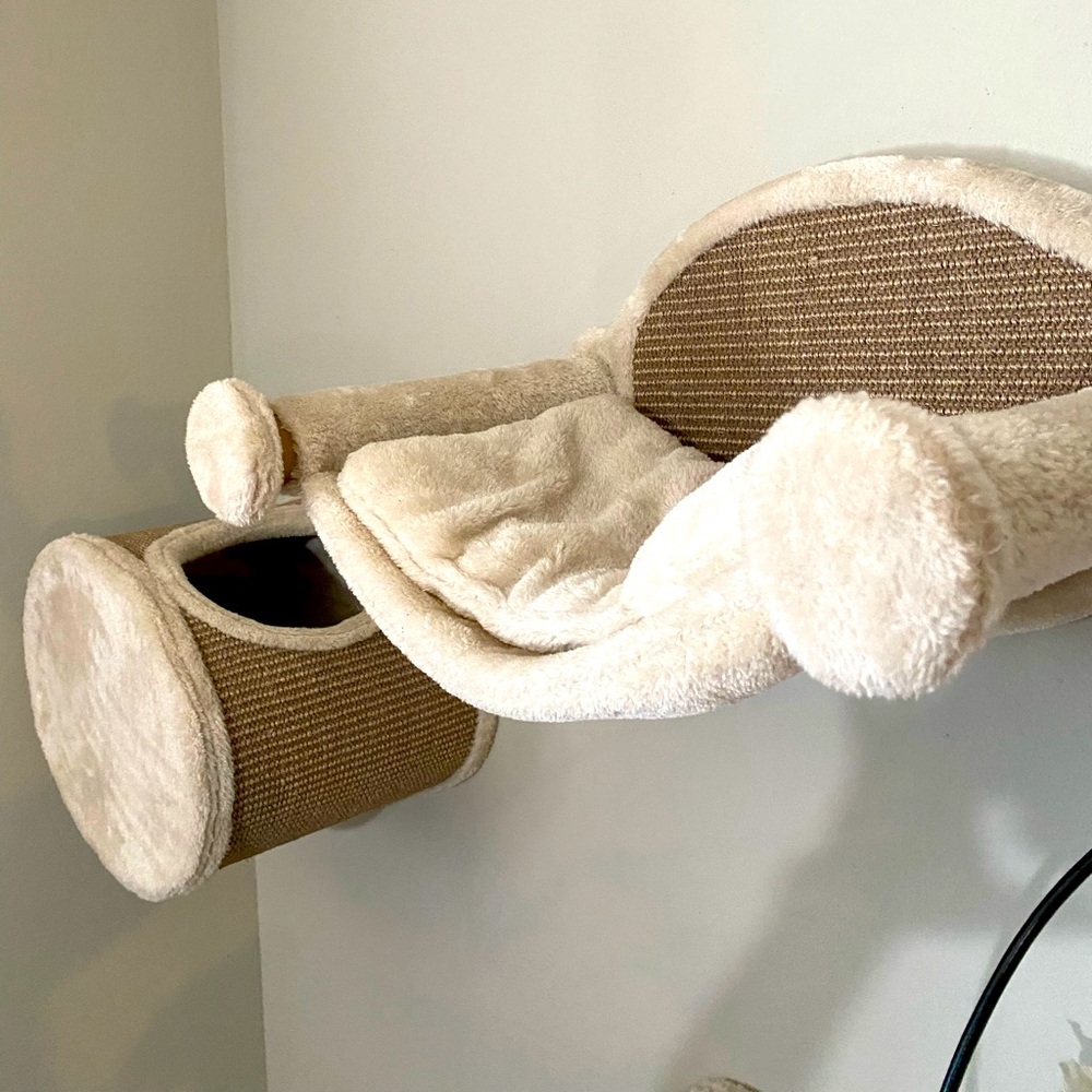 Cat hammock wall mount